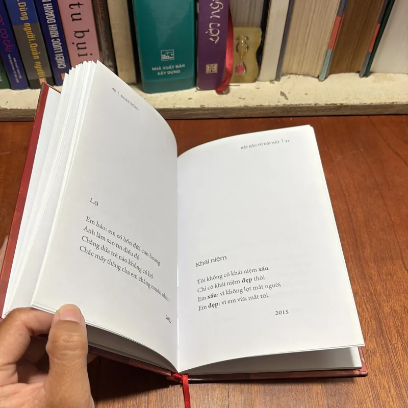 [Sách Bìa Cứng] - II Thơ: Bắt Đầu Từ Đôi Mắt - Đoàn Bổng - 2023 927716