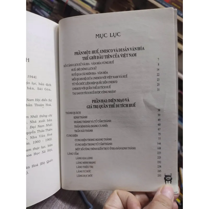 Sách: Quần thể di tích Huế - Tác giả: Phan Thuận An (A3) 602535
