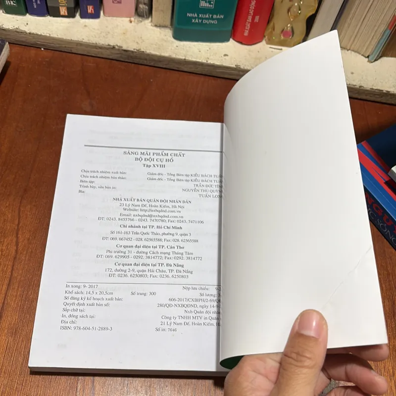 II Tựa Sách: Sáng Mãi Phẩm Chất Bộ Đội Cụ Hồ (Tập 18) - Nhiều Tác Giả - 2017 786211