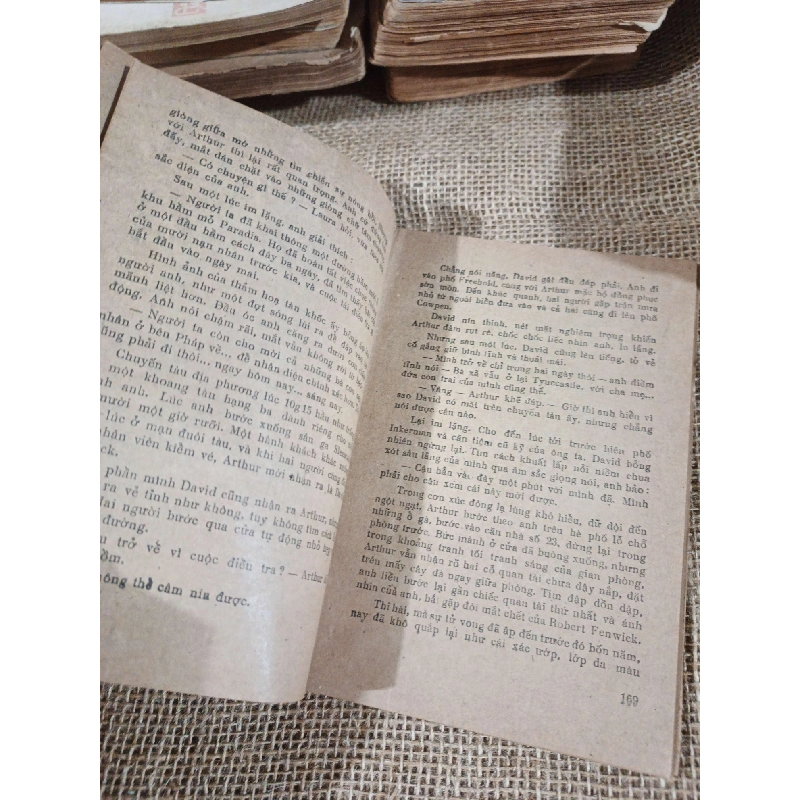 Dưới những vì sao - A.J.Cronin 1989 mới 70% (Văn học nước ngoài) HLSC2404 1028452