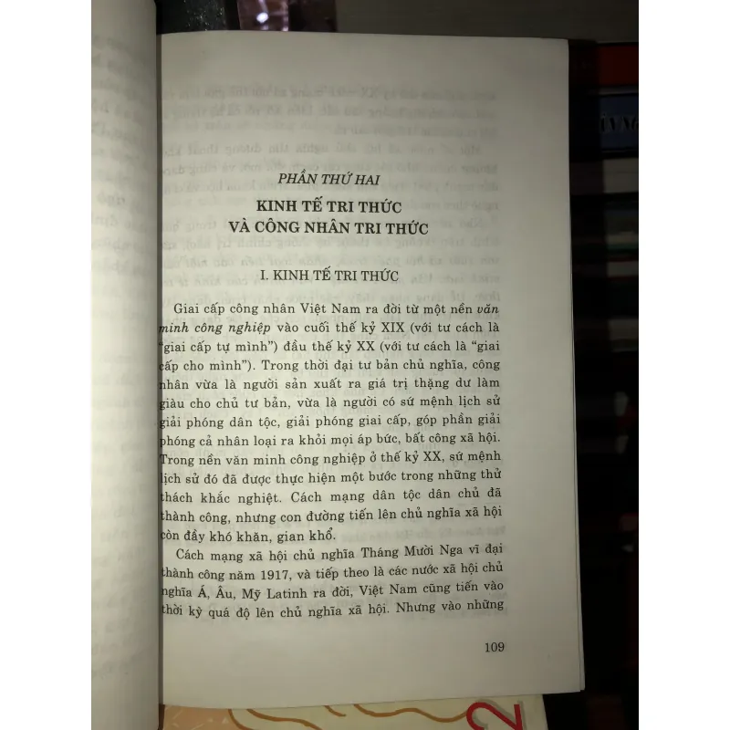 Đổi mới tư duy về giai cấp công nhân - Kinh tế tri thức và công nhân tri thức  758247