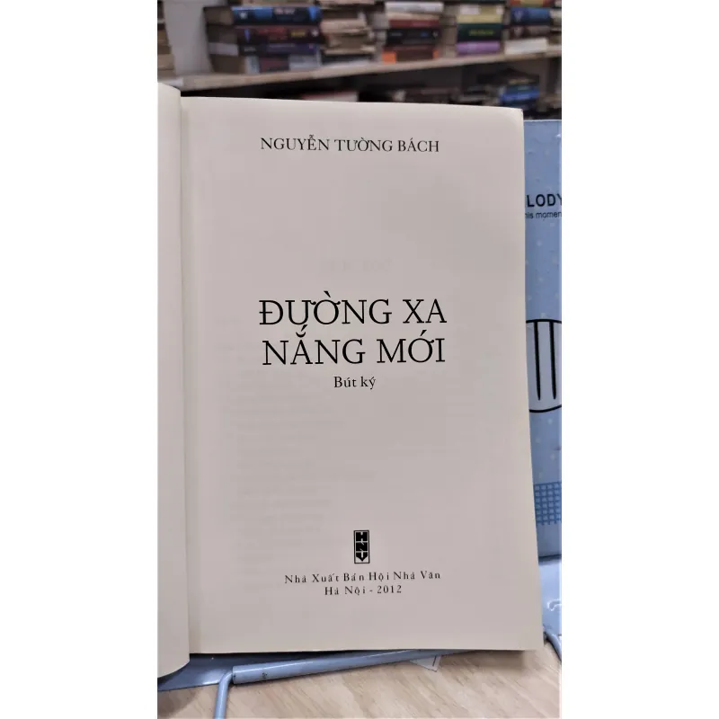 Sách - Đường xa nắng mới - Bút ký Nguyễn Tường Bách - Sách bọc còn đẹp (A1) 564087