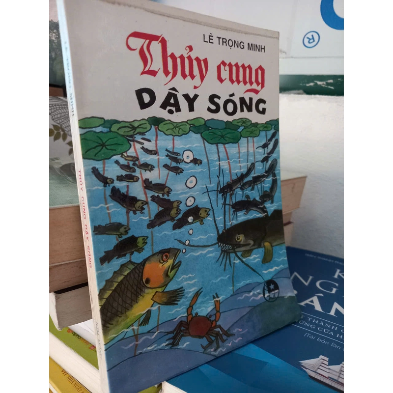 thuỷ cung dậy sóng 358176