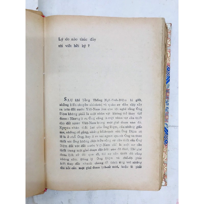 Bên giòng lịch sử - L.M.Cao Văn Luận ( sách đóng bìa ) 127824