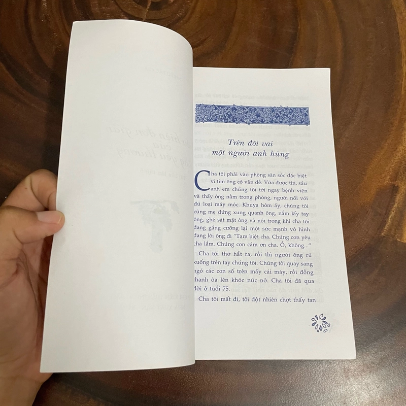 II Tựa sách: Biểu Hiện Đơn Giản Của Lòng Yêu Thương - 2005 462817
