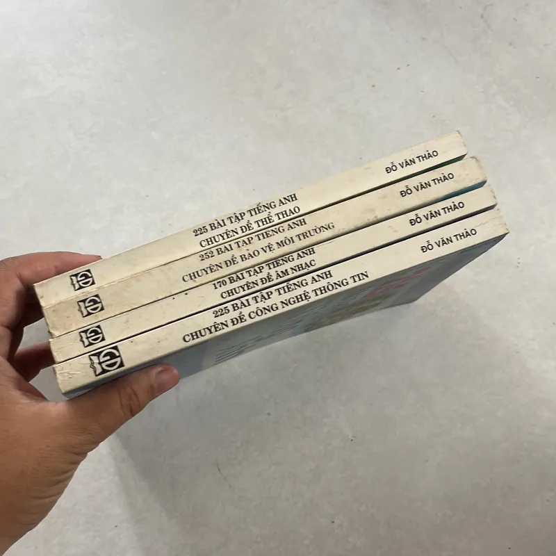 Bài tập Tiếng Anh theo chuyên đề ( 4 cuốn) 558066