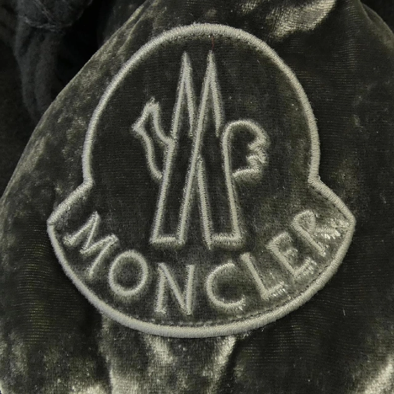 Moncler MONCLER 20930081885 Áo khoác lông 627831