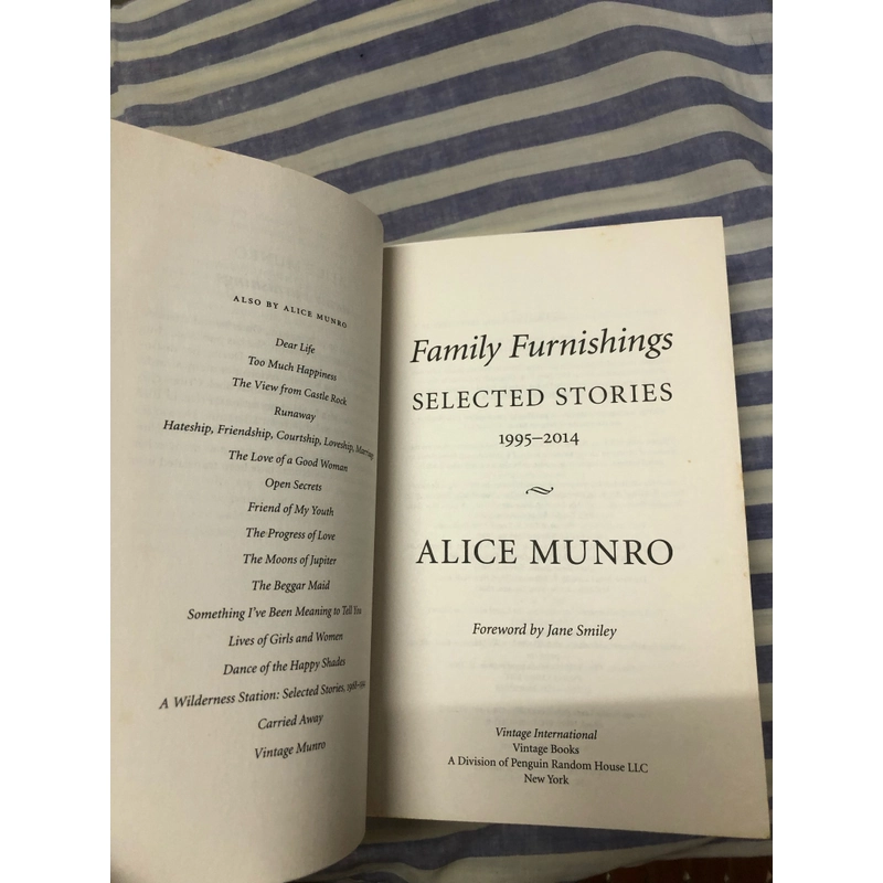 Alice Munro - Family Furnishings (Nobel Văn học 2013) Sách rất đẹp 361525