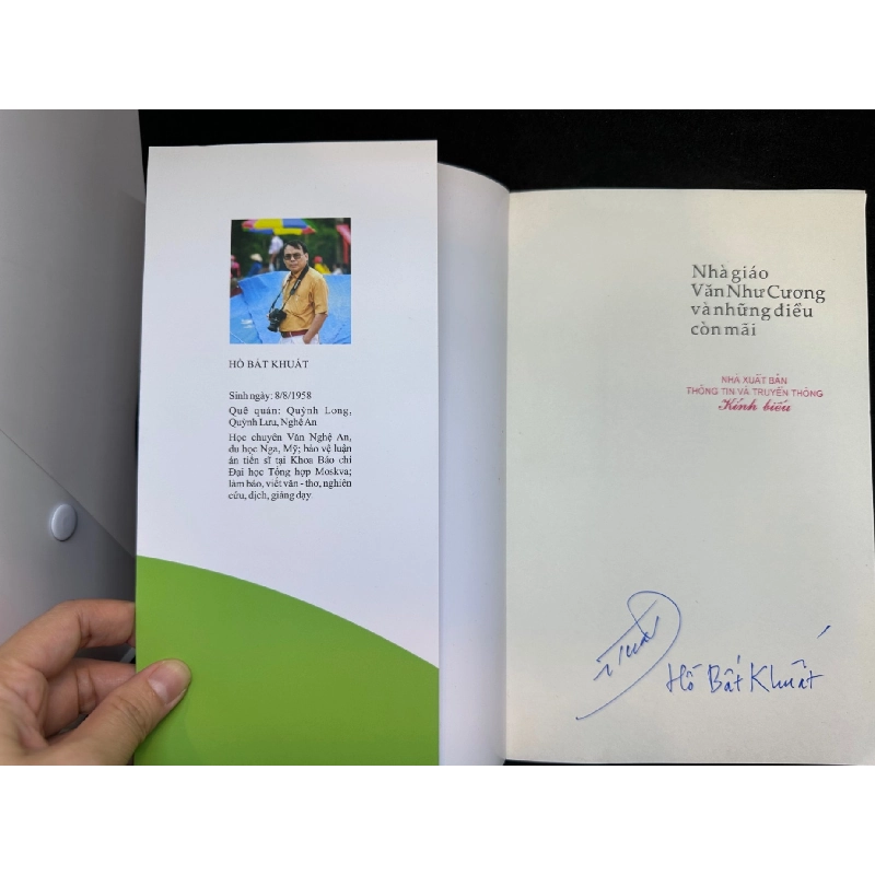 Nhà Giáo Văn Như Cương Và Những Điều Còn Mãi - Hồ Bất Khuất, mới 90% (Có chữ ký tác giả), 2018 SBM0202 913352