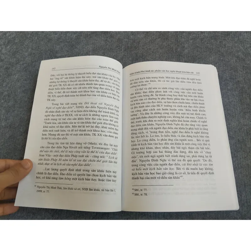 PHÊ BÌNH TÁC PHẨM VĂN HỌC NGHỆ THUẬT TRÊN BÁO CHÍ - NGUYỄN THỊ MINH THÁI 570613
