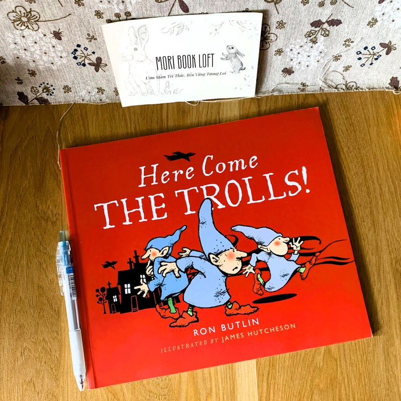 Sách tranh Here Come the Trolls, Used, Picture Book For Kids 446658