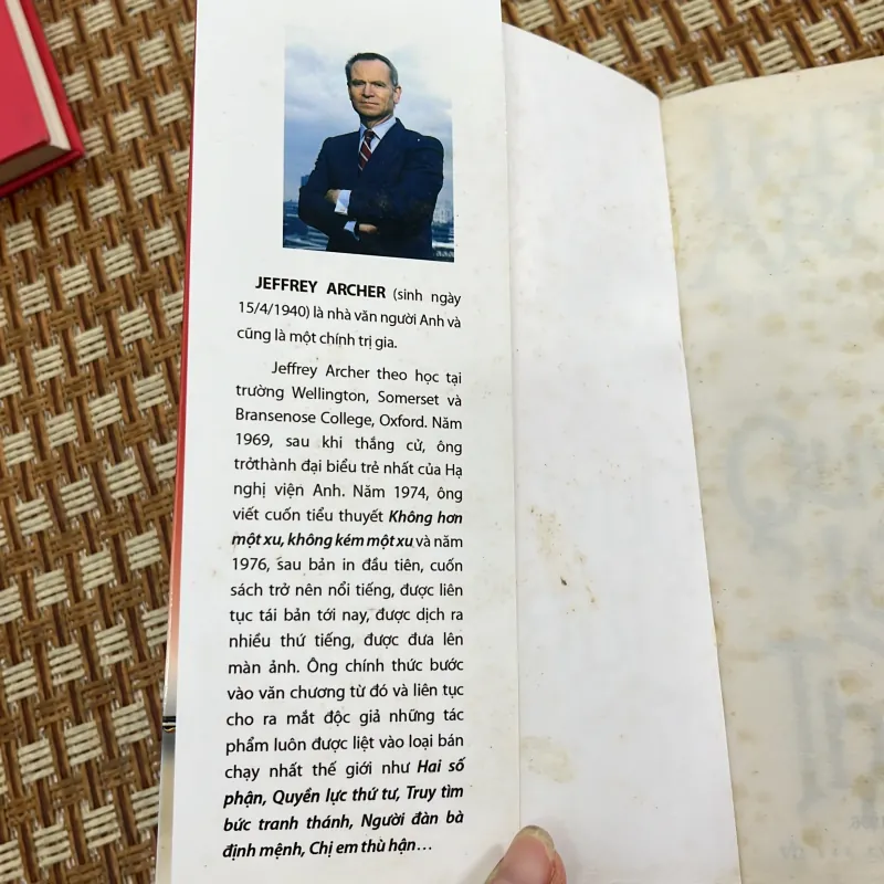 Tiểu thuyết quyền lực thứ tư 1017776