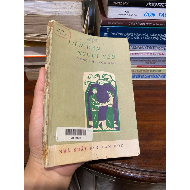 TIỄN DẶN NGƯỜI YÊU - XỐNG CHỤ XON XAO, BÌA VĂN CAO (XB 1973) 495544