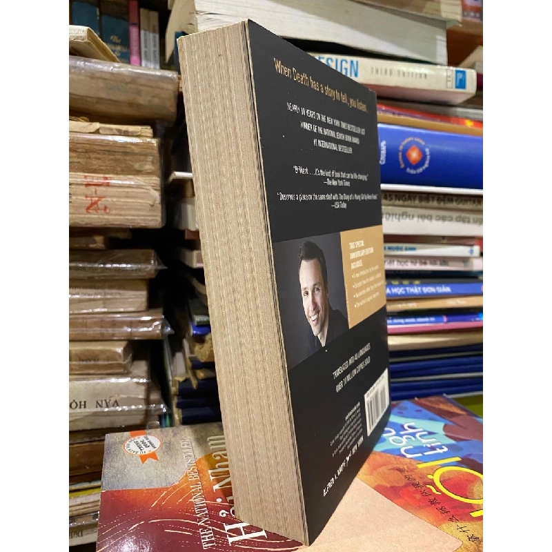 THE BOOK THIEF (A NOVEL) - MARKUS ZUSAK 120823