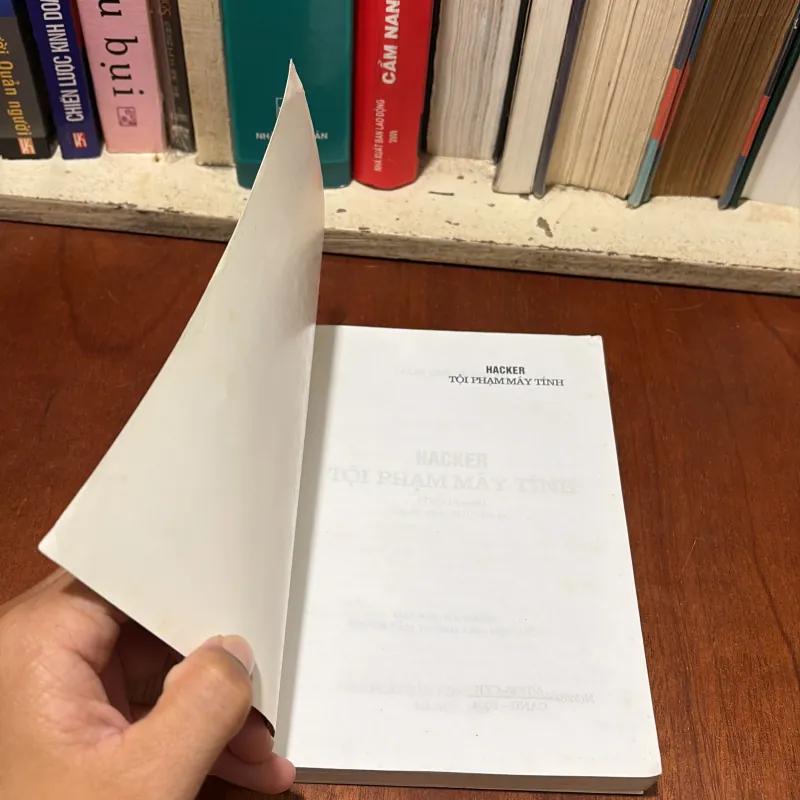 II Sách Công Nghệ: Hacker _ Tội Phạm Máy Tính - LOUIS CHARBONNEAU - 2004 778728