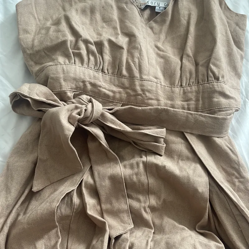 Jumpsuit xẻ đùi 1005499