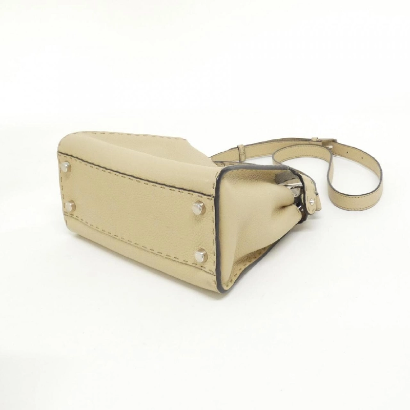 Túi Fendi SELERRIA Peekaboo Essentials 8BN302 A7TV 619582