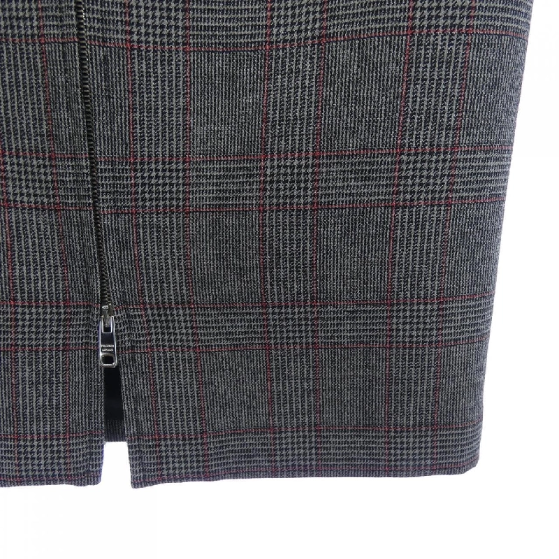 Chân váy logo tam giác PRADA P189VE S231 LJH - Hàng hiệu Authentic 819439