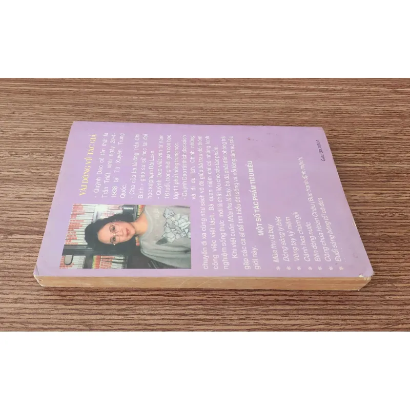 Tiểu thuyết BÊN DÒNG NƯỚC (Quỳnh Dao) - 323 trang 778224