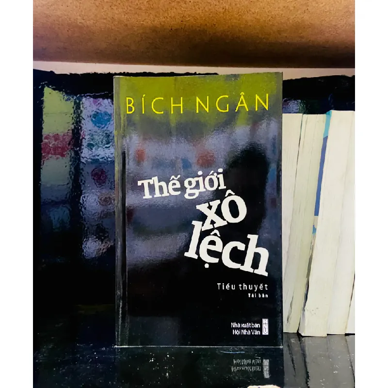 Thế giới xô lệch - Bích Ngân 556364