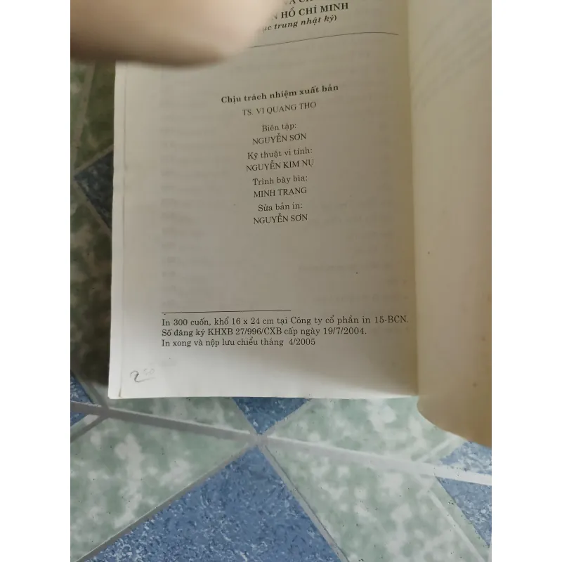 Thưởng thức và chú vịt thơ chữ Hán Hồ Chí Minh - Nguyễn Thế Nữu 689405