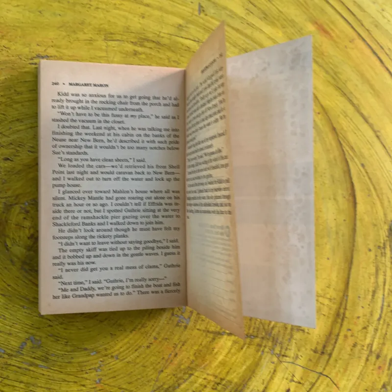 SHOOTING AT LOONS - MARGARET MARON 976583