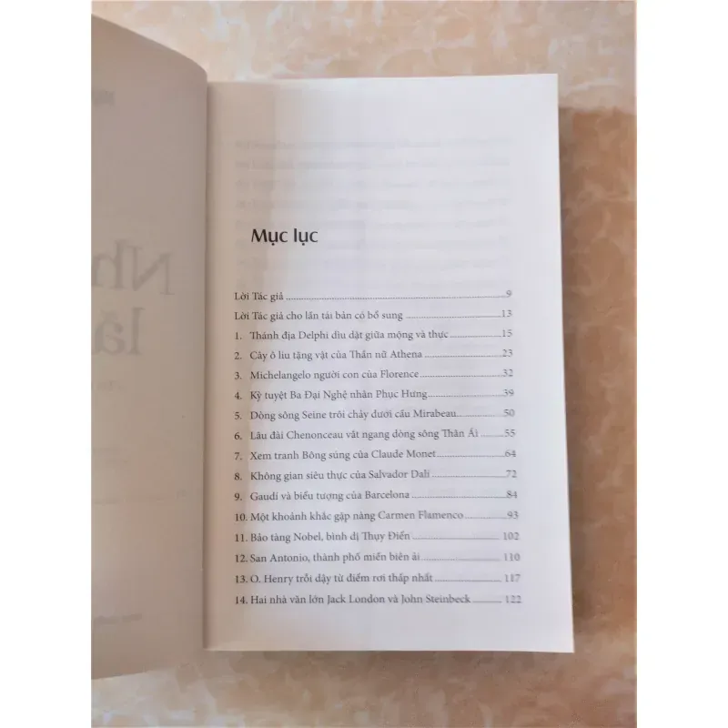 Sách: Nhẹ bước lãng du -Tác giả: Nguyễn Chấn Hùng 932434