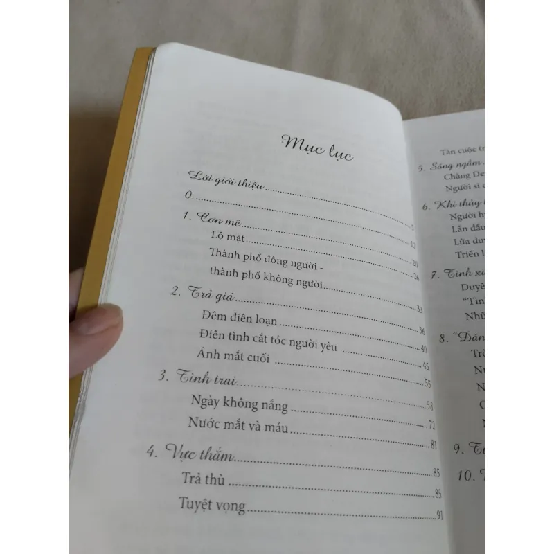 cuốn sách "Bóng - Tự truyện của một người đồng tính". 
Tác giả: Hoàng Nguyên  761646