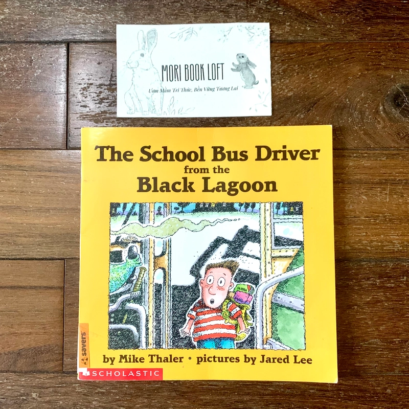 Set 2 cuốn sách ngoại văn Black Lagoon, Used, Bìa mềm, minh họa đẹp, printed 1995 492661