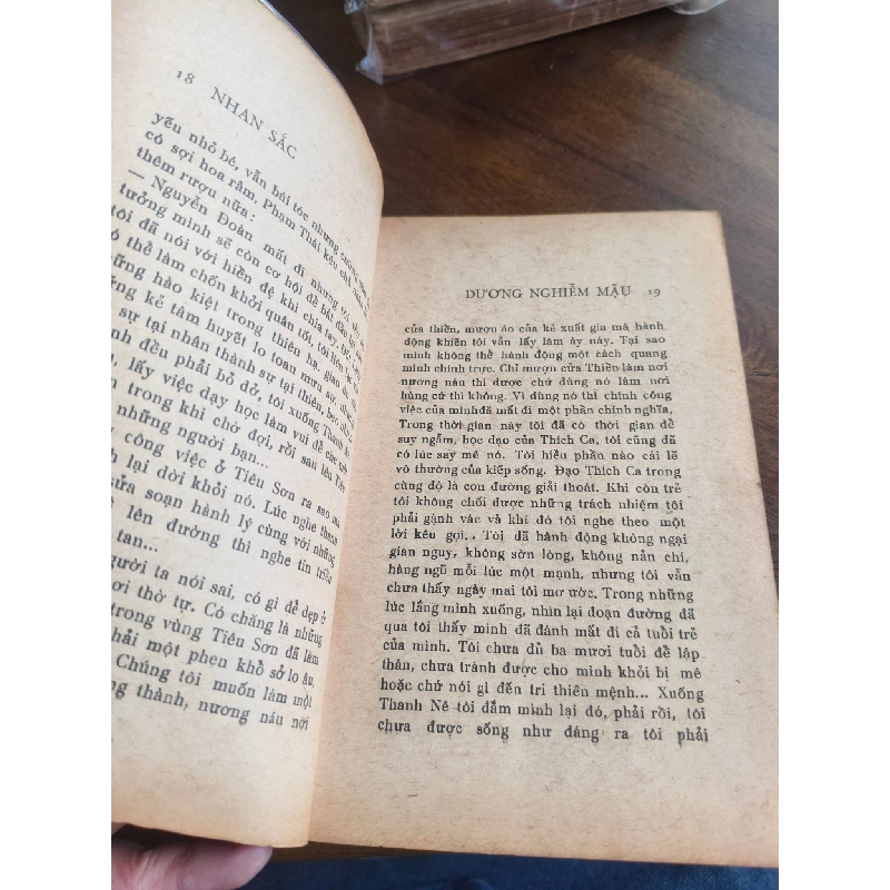 Nhan Sắc - Dương Nghiễm Mậu ( có chữ ký tác giả ) 127676