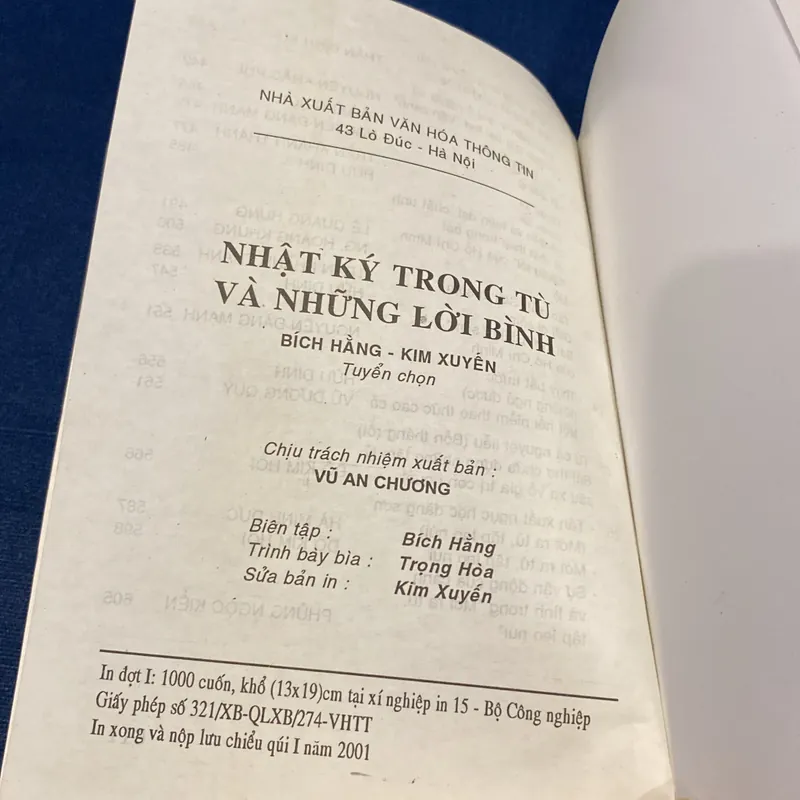 NHẬT KÝ TRONG TÙ VÀ NHỮNG LỜI BÌNH (XB 2001) 593580