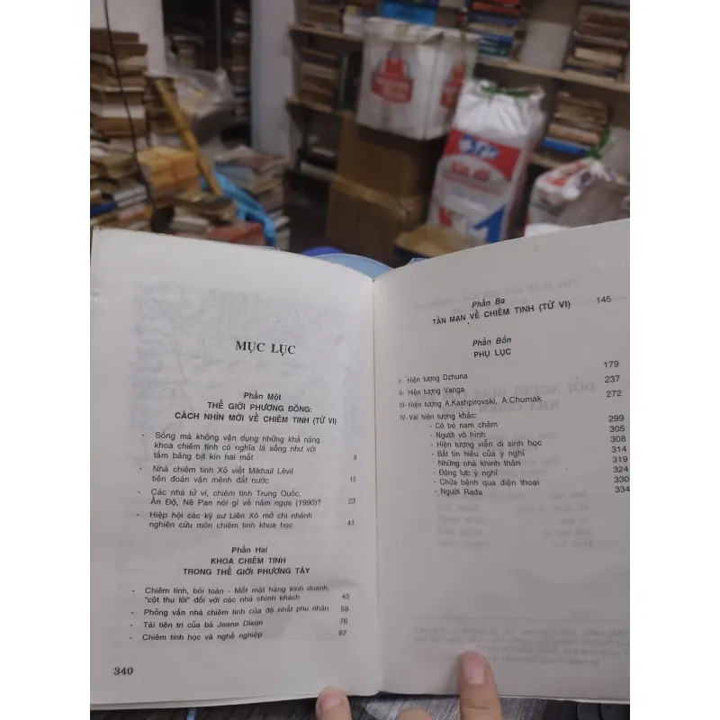 Sách: Đời người dưới con mắt nhà chiêm tinh (A3) 723180