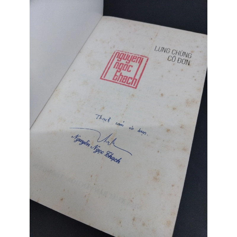 Lưng chừng cô đơn mới 80% ố vàng có chữ ký tác giả 2014 HCM2811 Nguyễn Ngọc Thạch VĂN HỌC 918043