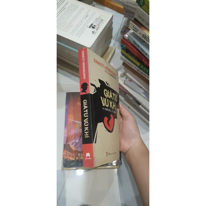 "Giã từ vũ khí" của Ernest Hemingway 👣 691520