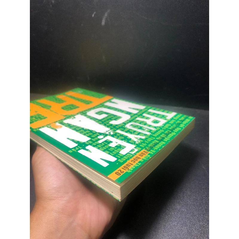 Truyện ngắn trẻ 2011 mới 85% ố nhẹ ( văn học , truyện ngắn ) HCM2812 913055