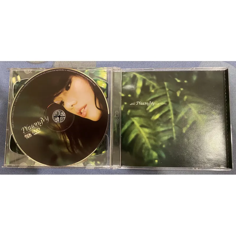 [CỰC HIẾM] Album CD+DVD Phương Vy - Lúc Mới Yêu (Vol.1 - Quán quân VN Idol) 688336