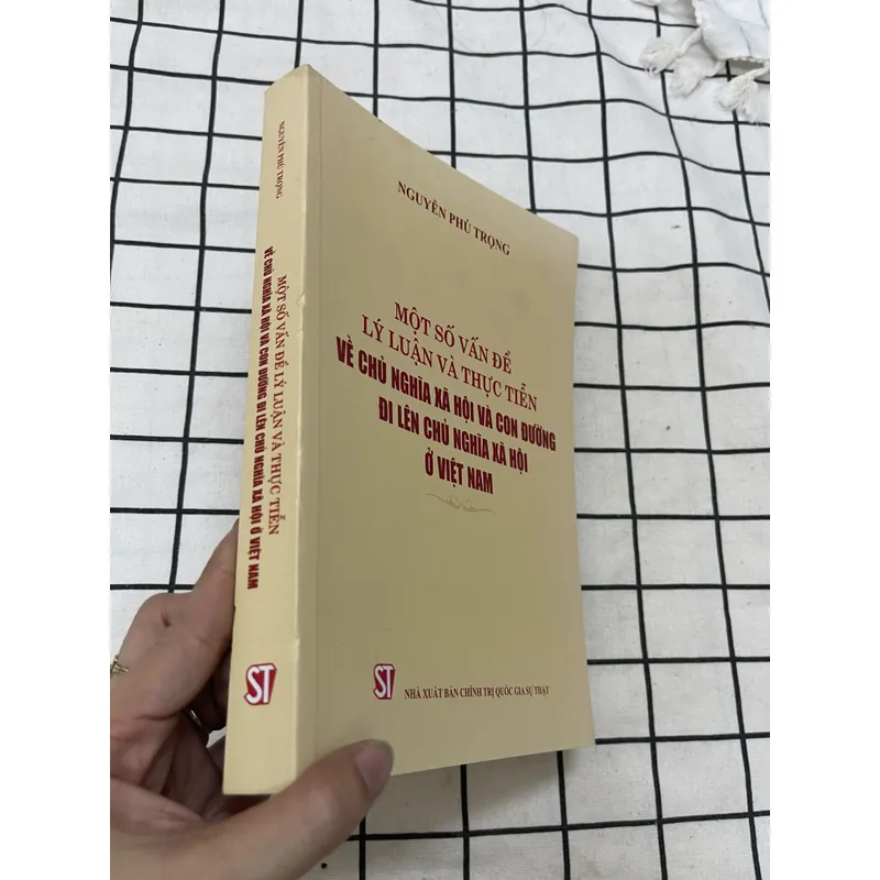 Một số vấn đề lý luật thực tiễn (nguyễn Phú Trọng) 737217