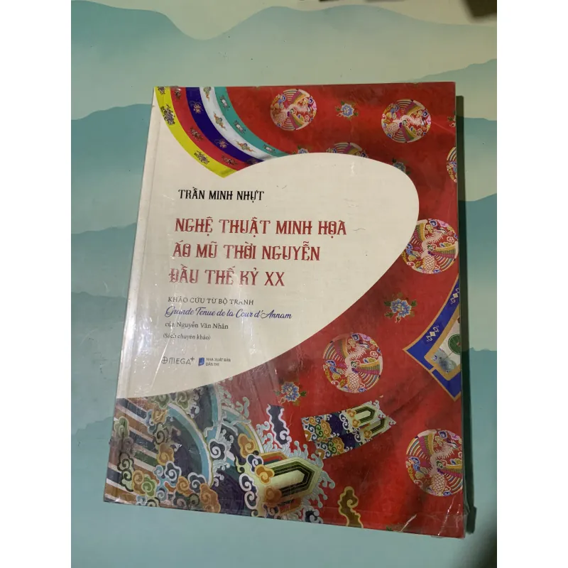 Nghệ thuật minh hoạ áo mũ thời nguyễn đầu thế kỷ XX 1013417