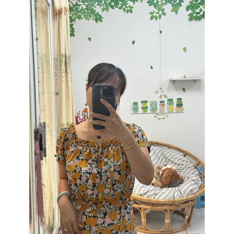 Jumsuit bẹt vai. Có thể mặc được 2 kiểu làm bẹt vai or kéo lên đều ok. Từ 40-48kg mặc ok 557336