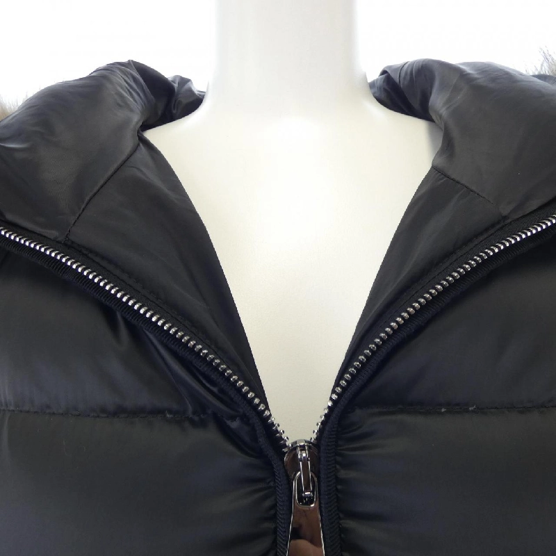 Áo khoác lông vũ MONCLER TINUV 630681