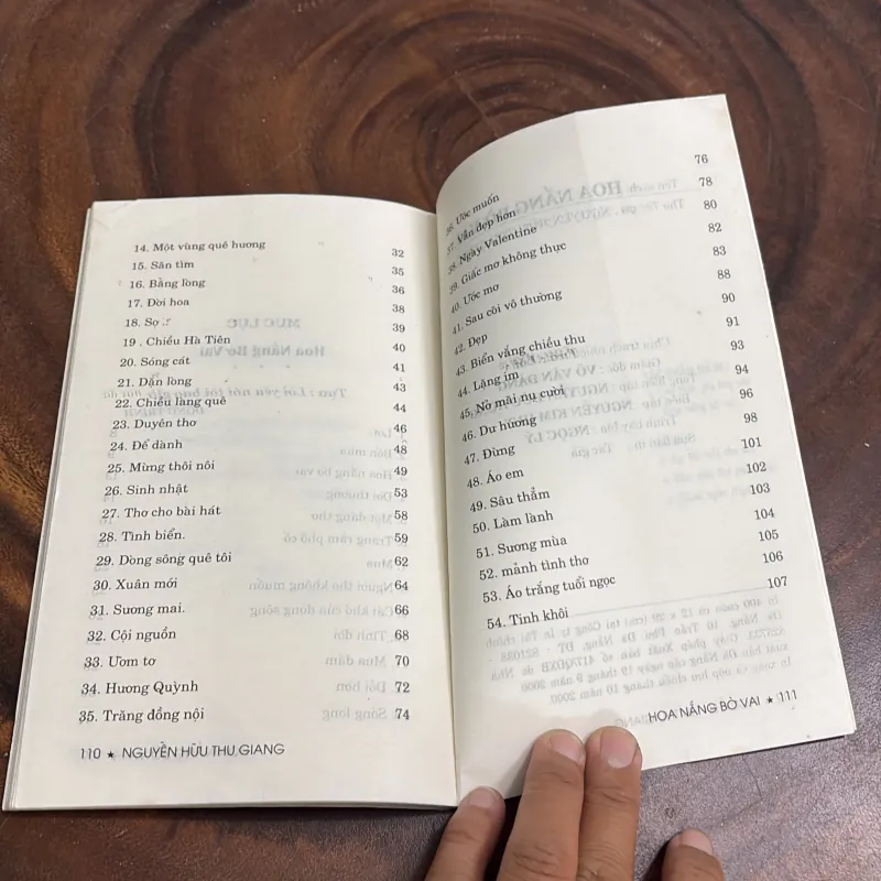 II Thơ: Hoa Nắng Bờ Vai - Nguyễn Hữu Thu Giang - 2000 1001908