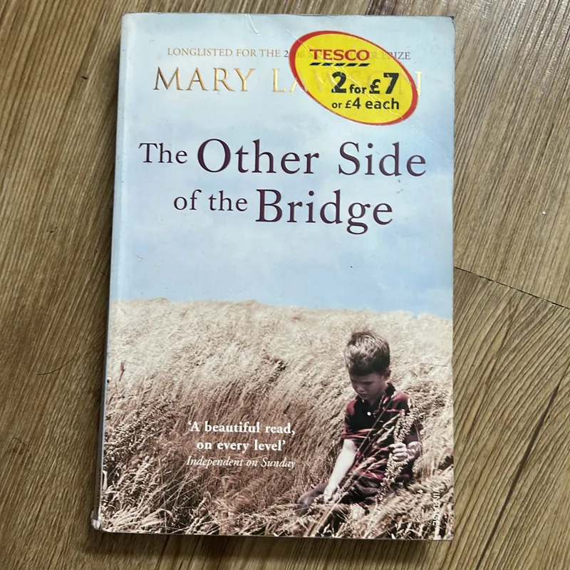 Sách ngoại văn- The other side of the bridge 568733