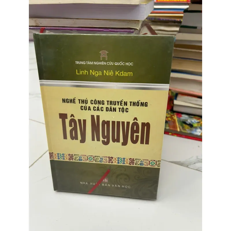 Nghề Thủ Công Truyền Thống Của Các Dân Tộc Tây Nguyên - Linh Nga Niê Kdăm (bìa cứng) 608181