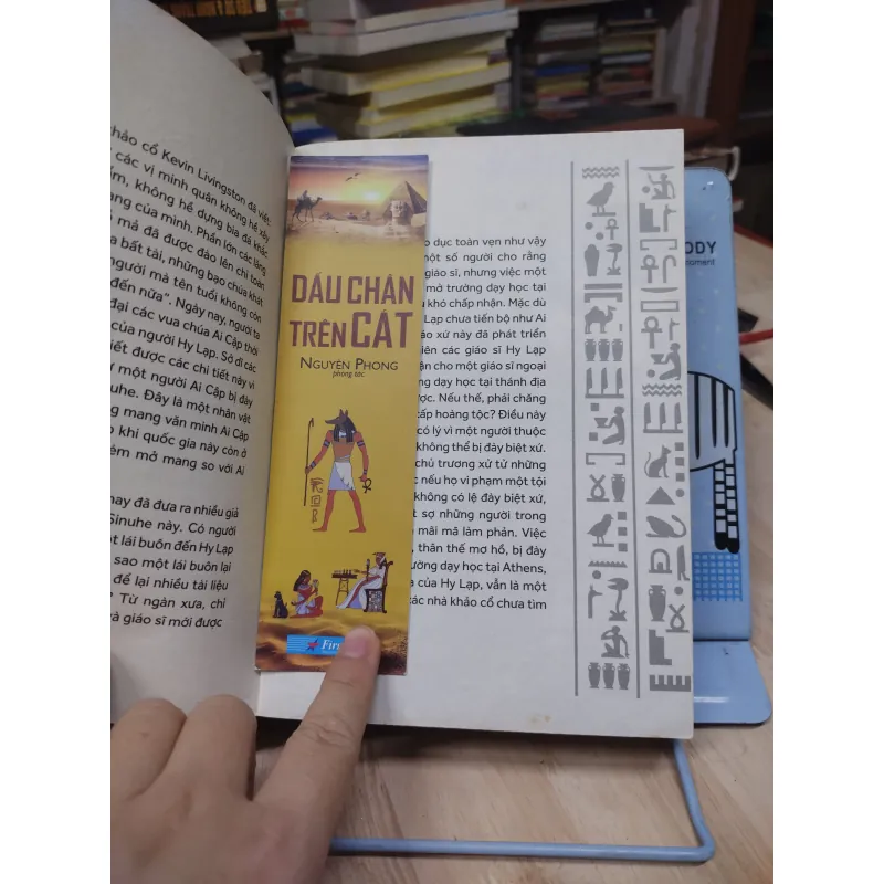 Sách: Dấu chân trên cát - TG: Nguyên Phong phóng tác (B1) 781859