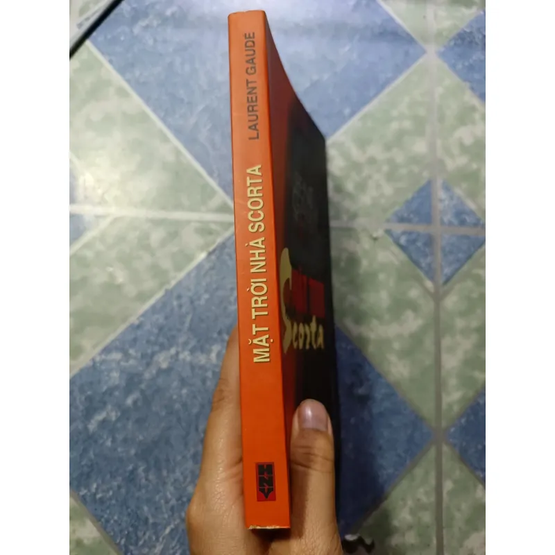 Mặt Trời Nhà Scorta - Laurent Gaudé 993615