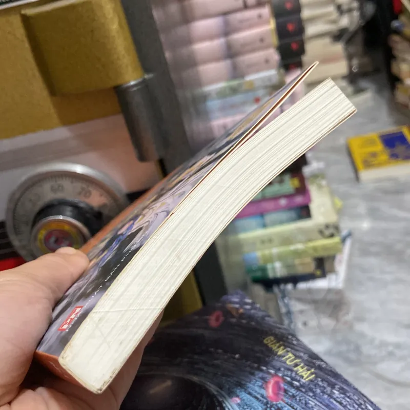 (Tập truyện ngắn) - Mạt cưa rượu trắng đường vàng - Nguyễn Trí 972486