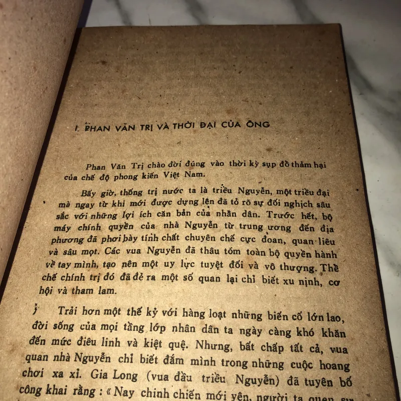 Phan văn trị cuộc đời và tác phẩm - Nguyễn Khăc Thuần  990644