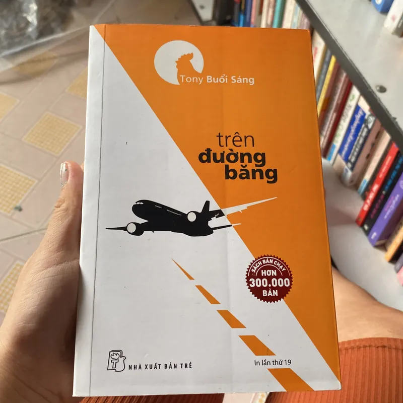Trên đường băng  588879