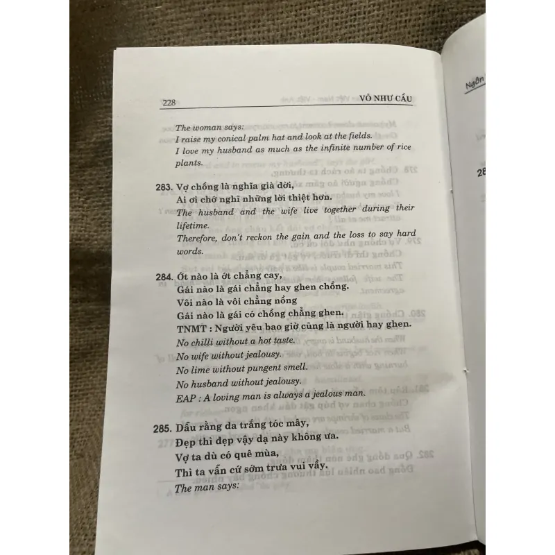 Ngôn ngữ dân gian Việt Nam - song ngữ Việt -Anh  958651