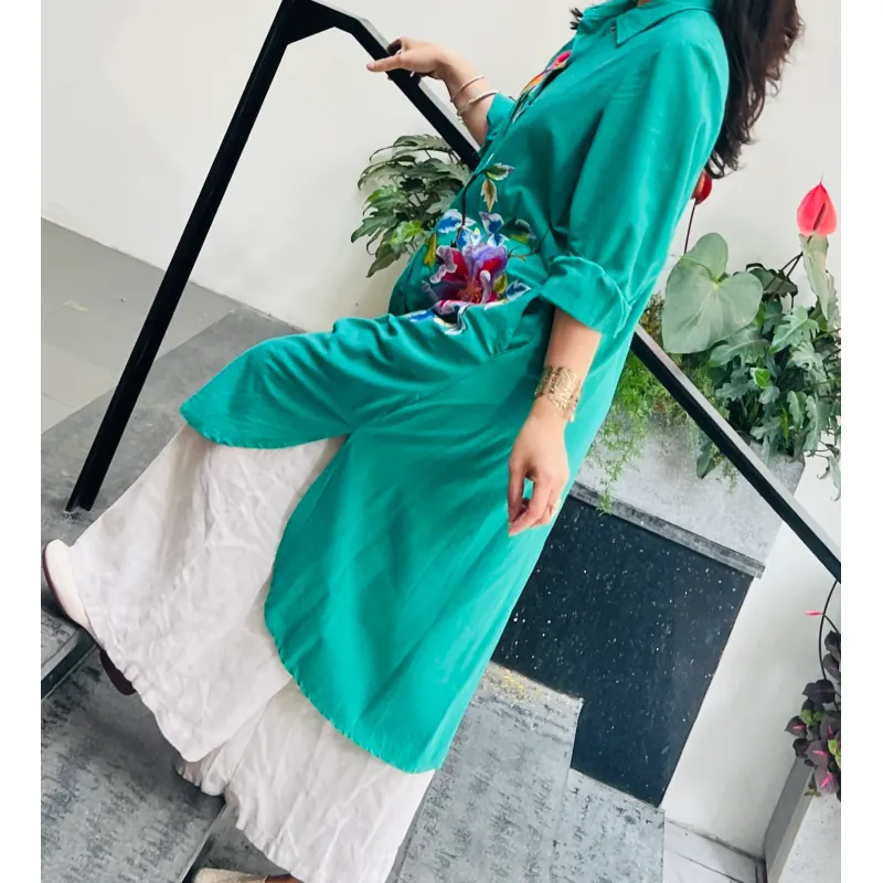 Áo sơ mi nữ dài tay thêu hoa phối màu xanh dương 961353